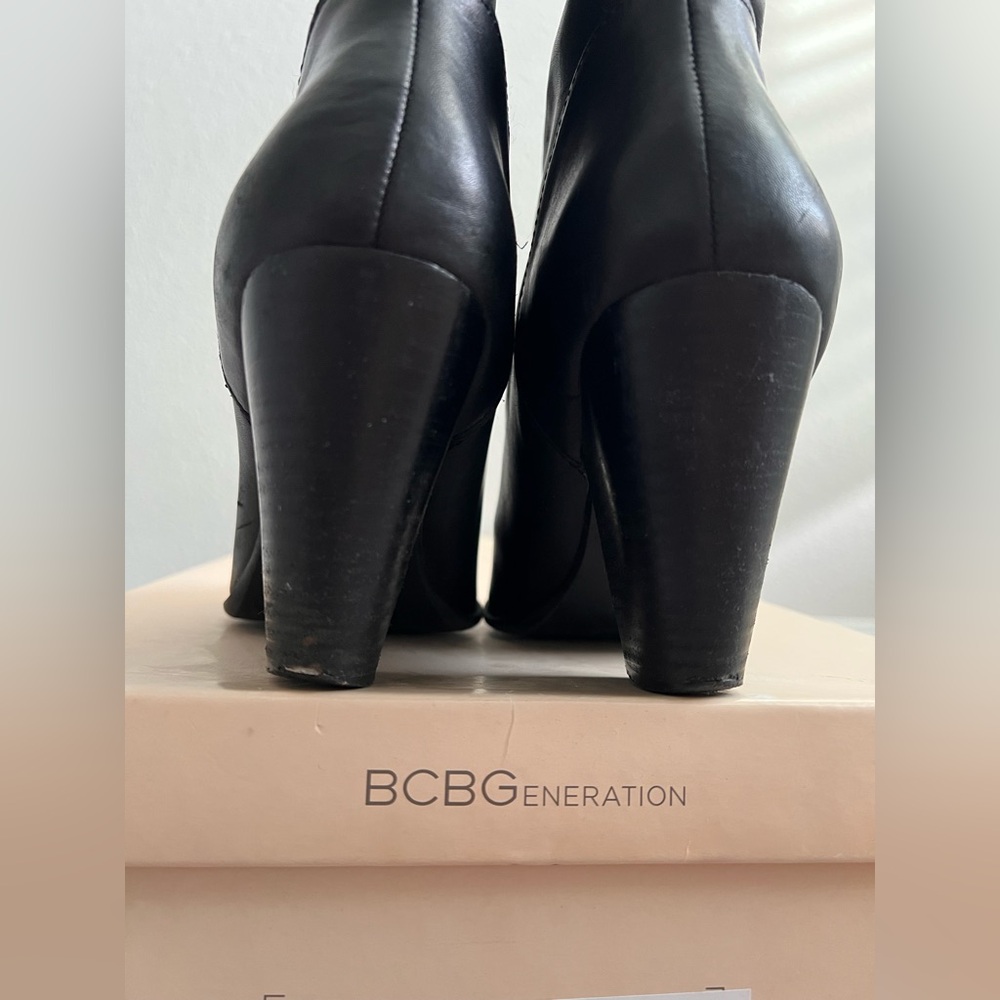 BCBG Black Leather Knee-High Boots Size 7.5 - Picture 7 of 9